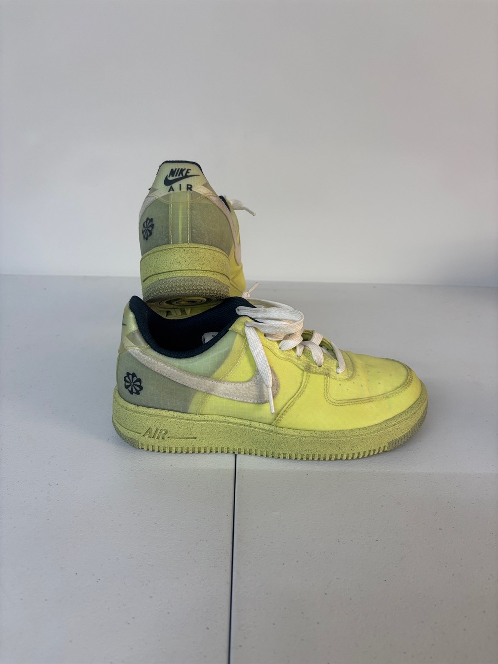 Nike Low-Top Sneakers in Neon Yellow and White 6Y